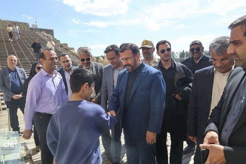 بازدید میدانی استاندار فارس از تخت جمشید