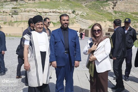 بازدید میدانی استاندار فارس از تخت جمشید