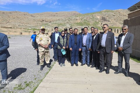 بازدید میدانی استاندار فارس از تخت جمشید