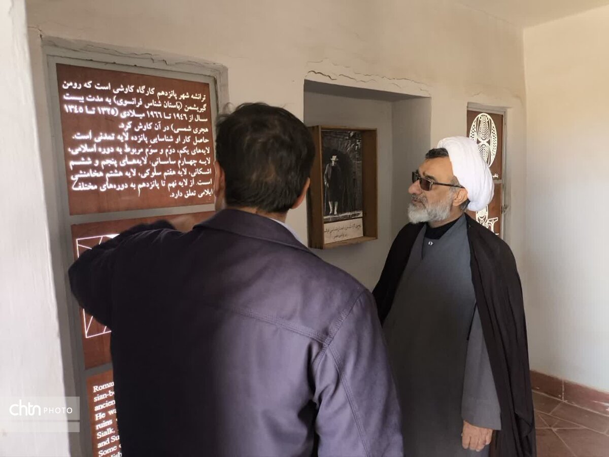 دبیر شورای عالی انقلاب فرهنگی از محوطه جهانی شوش بازدید کرد