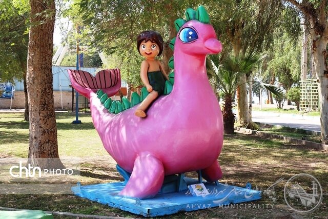 نصب المان‌های نوستالژی دهه ۶۰ در پارک لاله اهواز/ بازآفرینی خاطرات کودکی در روزهای مقاومت