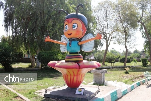 نصب المان‌های نوستالژی دهه ۶۰ در پارک لاله اهواز/ بازآفرینی خاطرات کودکی در روزهای مقاومت