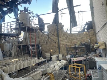 خسارت سنگین به کارگاه سفال و سرامیک عباس‌آباد در پی حملات آمریکایی- صهیونیستی