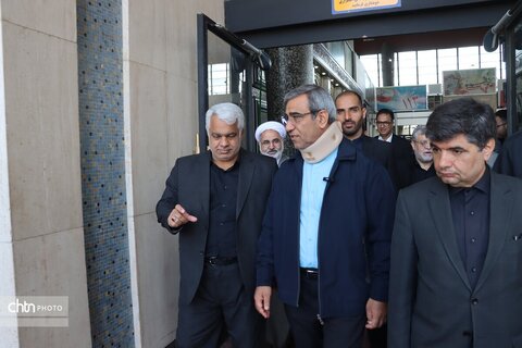 بازدید استاندار و رئیس ستاد اجرایی خدمات سفر خراسان رضوی و مدیر کل میراث‌فرهنگی گردشگری وصنایع دستی خراسان رضوی از پایانه امام رضا(ع) وایستگاه راه آهن شهید رئیسی مشهد