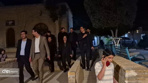 رصد وضعیت اجتماعی و بازدید از غرفه‌های صنایع‌دستی در دومین حضور میدانی معاون استاندار در بافت تاریخی یزد