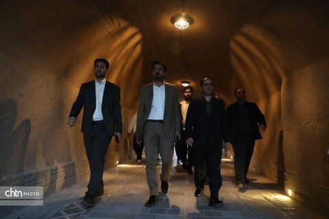 رصد وضعیت اجتماعی و بازدید از غرفه‌های صنایع‌دستی در دومین حضور میدانی معاون استاندار در بافت تاریخی یزد