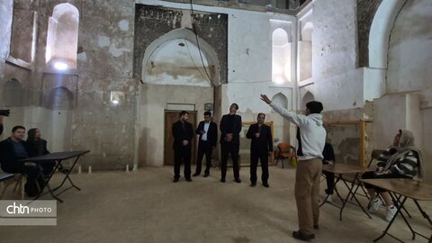 رصد وضعیت اجتماعی و بازدید از غرفه‌های صنایع‌دستی در دومین حضور میدانی معاون استاندار در بافت تاریخی یزد