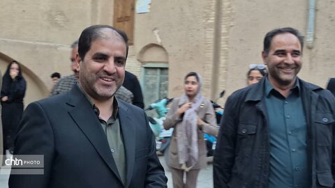 رصد وضعیت اجتماعی و بازدید از غرفه‌های صنایع‌دستی در دومین حضور میدانی معاون استاندار در بافت تاریخی یزد