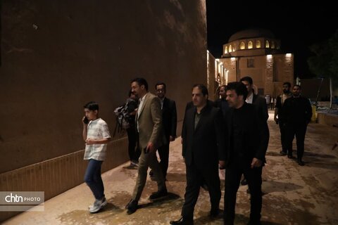 رصد وضعیت اجتماعی و بازدید از غرفه‌های صنایع‌دستی در دومین حضور میدانی معاون استاندار در بافت تاریخی یزد