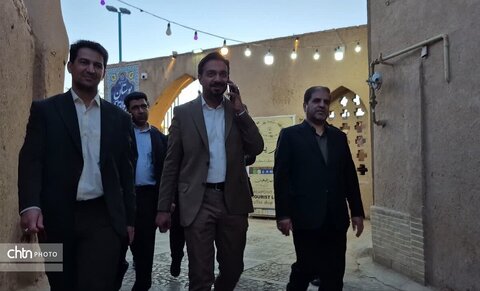 رصد وضعیت اجتماعی و بازدید از غرفه‌های صنایع‌دستی در دومین حضور میدانی معاون استاندار در بافت تاریخی یزد