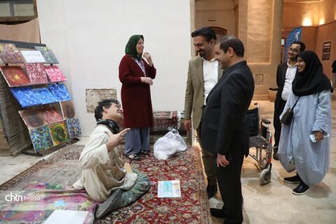 رصد وضعیت اجتماعی و بازدید از غرفه‌های صنایع‌دستی در دومین حضور میدانی معاون استاندار در بافت تاریخی یزد