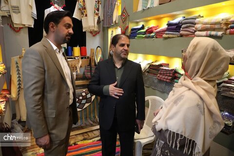 رصد وضعیت اجتماعی و بازدید از غرفه‌های صنایع‌دستی در دومین حضور میدانی معاون استاندار در بافت تاریخی یزد