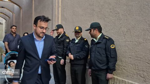 رصد وضعیت اجتماعی و بازدید از غرفه‌های صنایع‌دستی در دومین حضور میدانی معاون استاندار در بافت تاریخی یزد