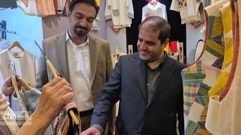 رصد وضعیت اجتماعی و بازدید از غرفه‌های صنایع‌دستی در دومین حضور میدانی معاون استاندار در بافت تاریخی یزد