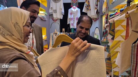 رصد وضعیت اجتماعی و بازدید از غرفه‌های صنایع‌دستی در دومین حضور میدانی معاون استاندار در بافت تاریخی یزد