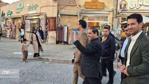 رصد وضعیت اجتماعی و بازدید از غرفه‌های صنایع‌دستی در دومین حضور میدانی معاون استاندار در بافت تاریخی یزد