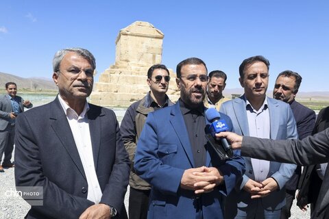 بازدید استاندار فارس از پاسارگاد