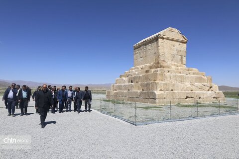 بازدید استاندار فارس از پاسارگاد