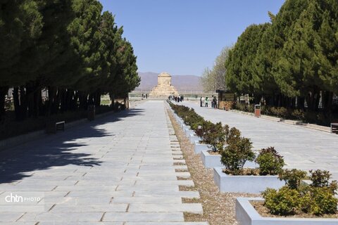 بازدید استاندار فارس از پاسارگاد