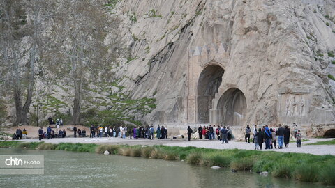 افزایش چشمگیر حضور مسافران نوروزی در محوطه تاریخی تاق‌بستان