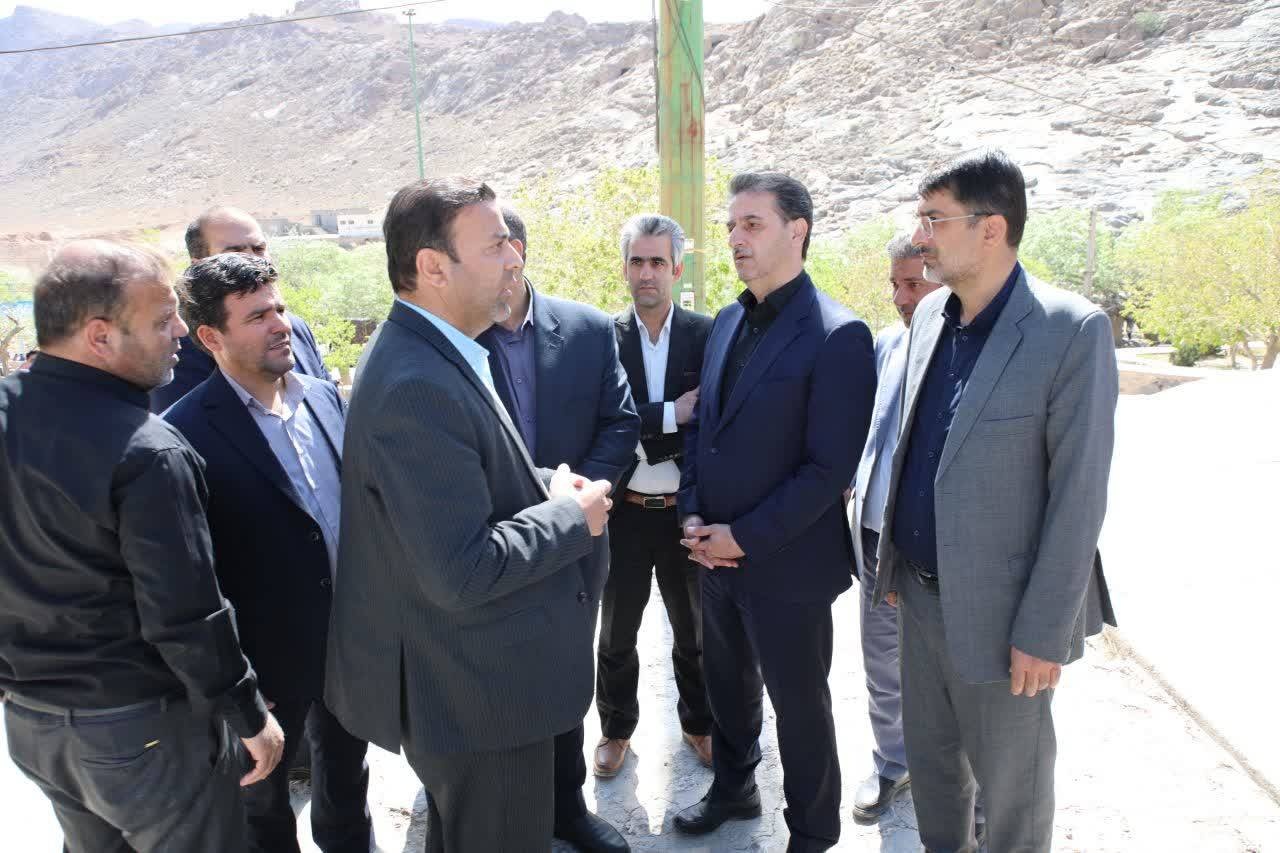 بررسی زیرساخت‌ها برای ارتقای خدمات گردشگری در مجموعه غربالبیز مهریز