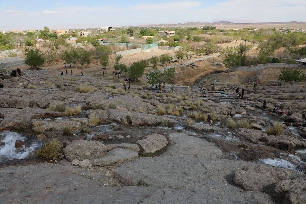 بررسی زیرساخت‌ها برای ارتقای خدمات گردشگری در مجموعه غربالبیز مهریز