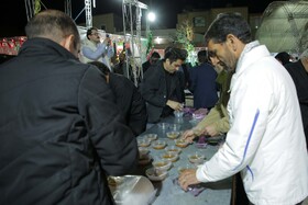 پخت سمنو در موکب «جان من، ایران من» قم به نیت پیروزی رزمندگان اسلام