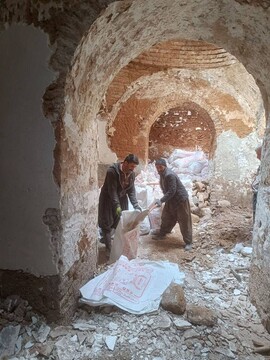 ادامه عملیات ساماندهی حمام تاریخی احمدآباد سفلی تکاب