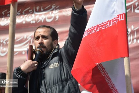 مراسم اهتزاز پرچم مقدس جمهوری اسلامی ایران در حسینیه اعظم زنجان