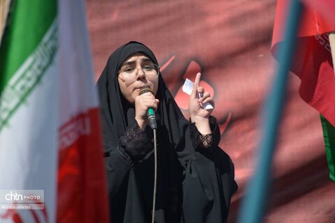 مراسم اهتزاز پرچم مقدس جمهوری اسلامی ایران در حسینیه اعظم زنجان