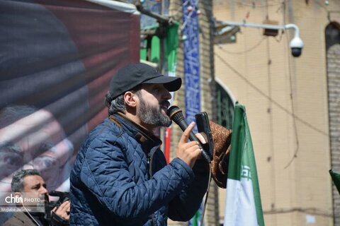 مراسم اهتزاز پرچم مقدس جمهوری اسلامی ایران در حسینیه اعظم زنجان