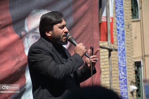 مراسم اهتزاز پرچم مقدس جمهوری اسلامی ایران در حسینیه اعظم زنجان