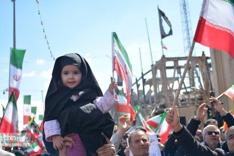 مراسم اهتزاز پرچم مقدس جمهوری اسلامی ایران در حسینیه اعظم زنجان