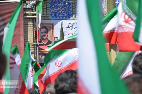 مراسم اهتزاز پرچم مقدس جمهوری اسلامی ایران در حسینیه اعظم زنجان