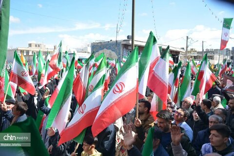 مراسم اهتزاز پرچم مقدس جمهوری اسلامی ایران در حسینیه اعظم زنجان