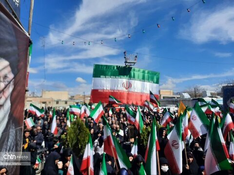 مراسم اهتزاز پرچم مقدس جمهوری اسلامی ایران در حسینیه اعظم زنجان