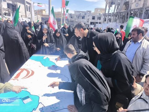 مراسم اهتزاز پرچم مقدس جمهوری اسلامی ایران در حسینیه اعظم زنجان