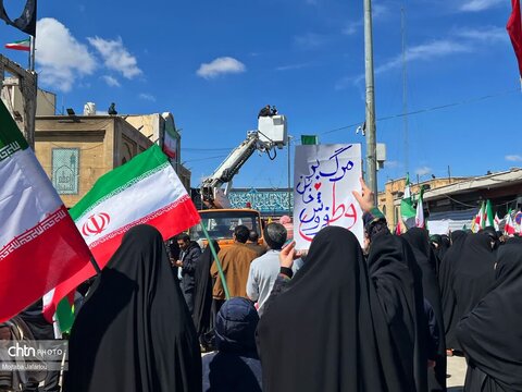 مراسم اهتزاز پرچم مقدس جمهوری اسلامی ایران در حسینیه اعظم زنجان