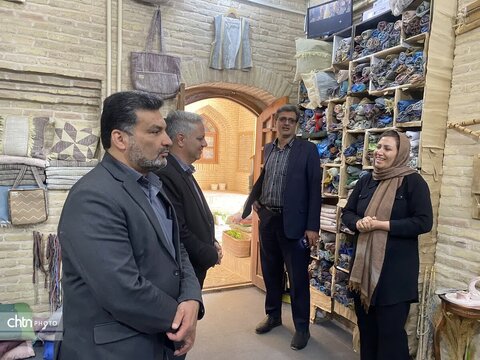 پایش پروژه‌های مرمتی و حمایت از هنرمندان در شهر جهانی میبد