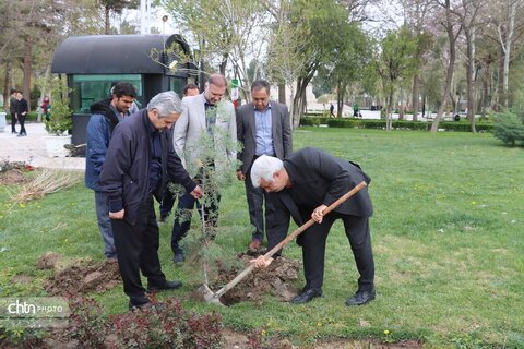 حال وهوای روز طبیعت در آرامگاه حکیم ابوالقاسم فردوسی توسی