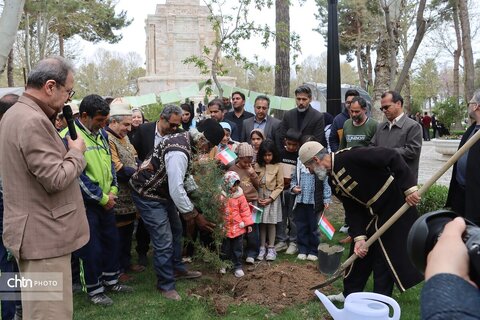 حال وهوای روز طبیعت در آرامگاه حکیم ابوالقاسم فردوسی توسی
