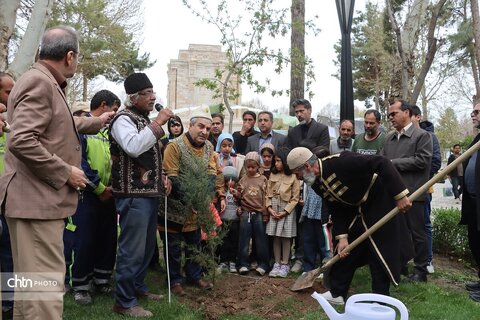 حال وهوای روز طبیعت در آرامگاه حکیم ابوالقاسم فردوسی توسی