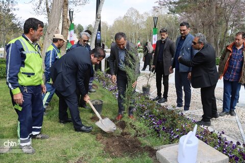 حال وهوای روز طبیعت در آرامگاه حکیم ابوالقاسم فردوسی توسی