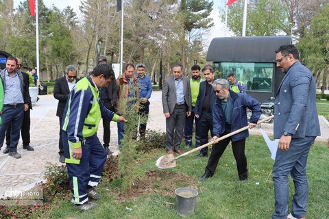 حال وهوای روز طبیعت در آرامگاه حکیم ابوالقاسم فردوسی توسی
