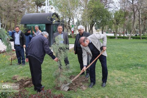 حال وهوای روز طبیعت در آرامگاه حکیم ابوالقاسم فردوسی توسی