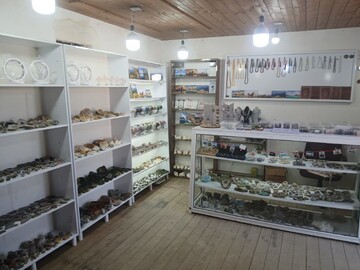 ۲ هزار گردشگر از نمایشگاه صنایع‌دستی مجموعه میراث جهانی تخت سلیمان تکاب دیدن کردند