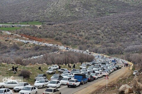 طبیعت‌گردی پرشور کرمانشاه در سیزدهم فروردین/ تفرجگاه‌ها مملو از خانواده‌ها شد