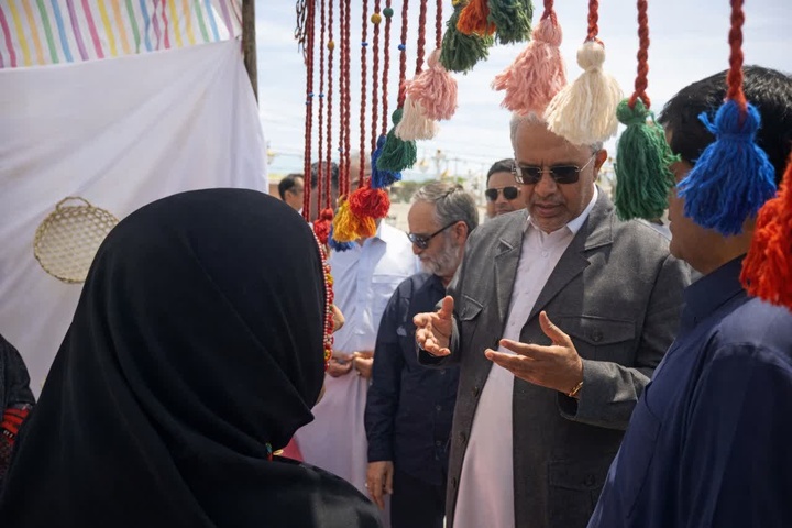 بازدید استاندار سیستان و بلوچستان از غرفه‌های نوروزی شهرستان سراوان