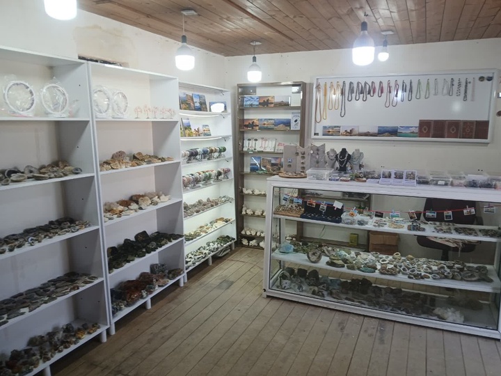 ۲ هزار گردشگر از نمایشگاه صنایع‌دستی مجموعه میراث جهانی تخت سلیمان تکاب دیدن کردند