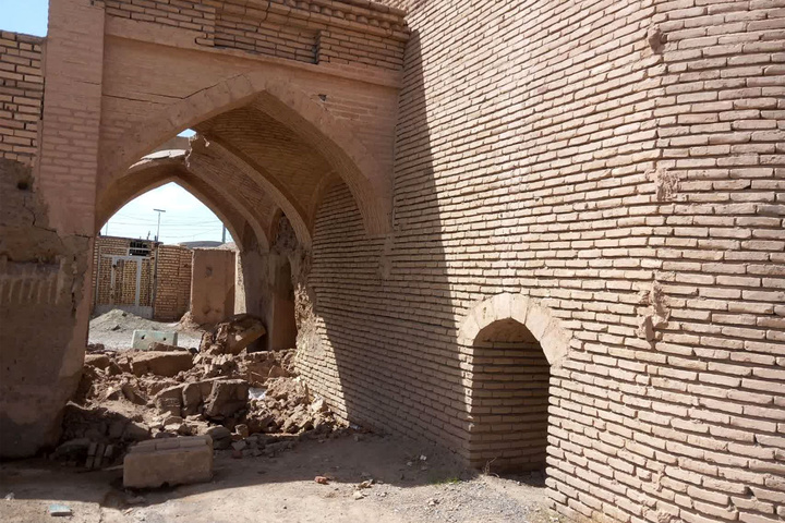 آسیب به بناهای تاریخی شهرستان کوهپایه براثر موج انفجار